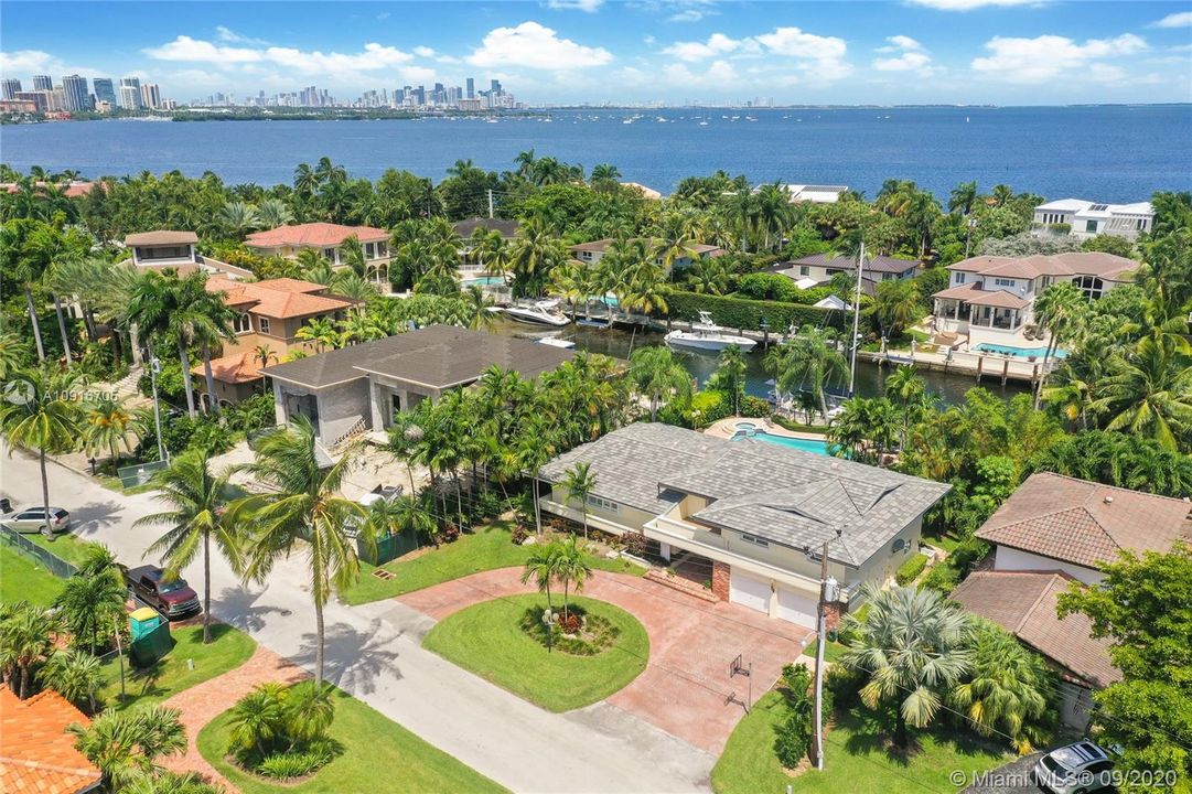 Recently Sold: $3,200,000 (5 beds, 4 baths, 3490 Square Feet)