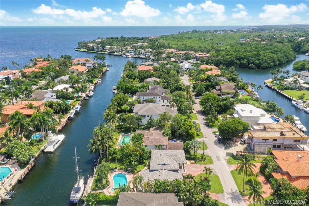 Recently Sold: $3,200,000 (5 beds, 4 baths, 3490 Square Feet)