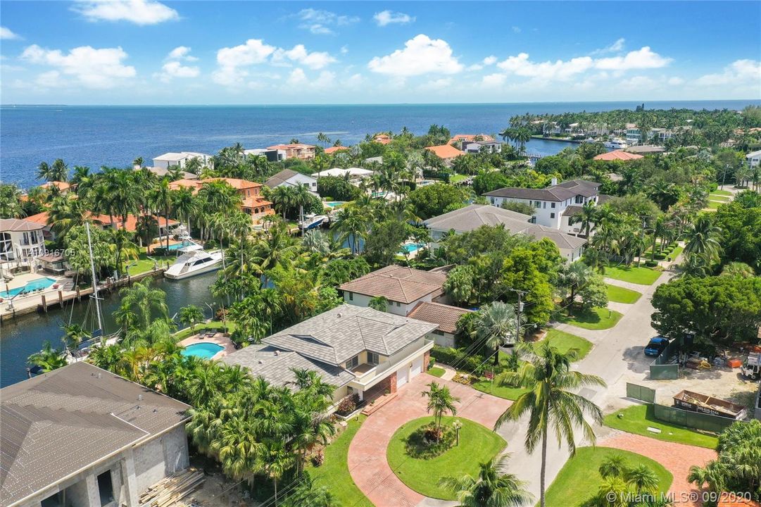 Recently Sold: $3,200,000 (5 beds, 4 baths, 3490 Square Feet)