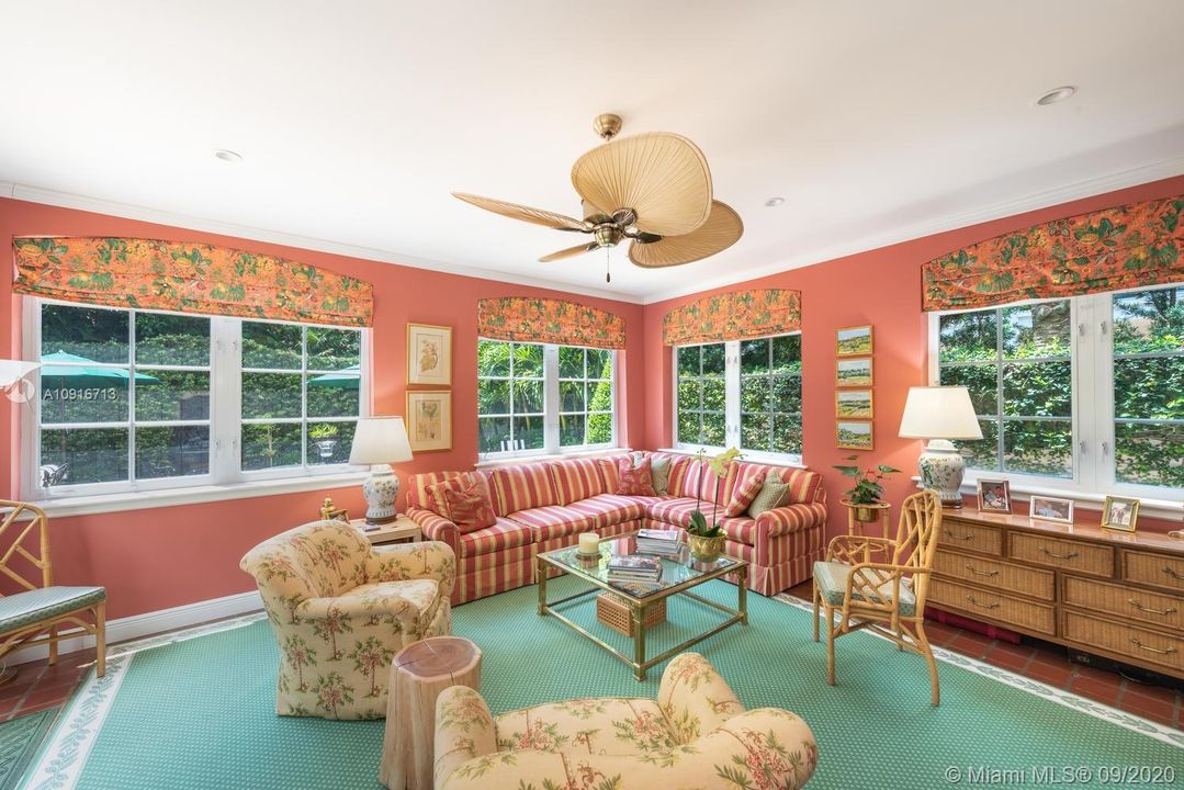 Recently Sold: $2,100,000 (4 beds, 3 baths, 3977 Square Feet)
