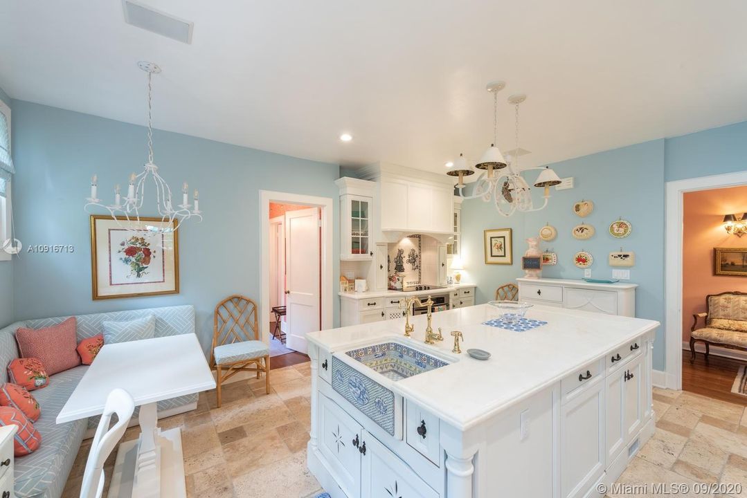 Recently Sold: $2,100,000 (4 beds, 3 baths, 3977 Square Feet)