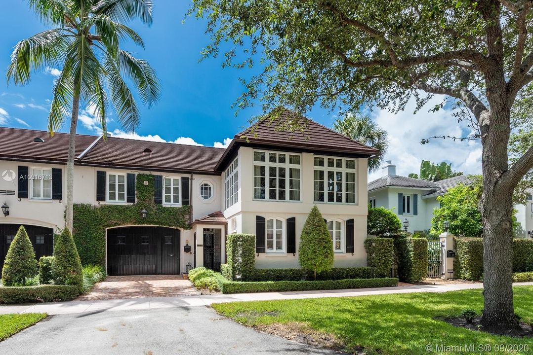 Recently Sold: $2,100,000 (4 beds, 3 baths, 3977 Square Feet)