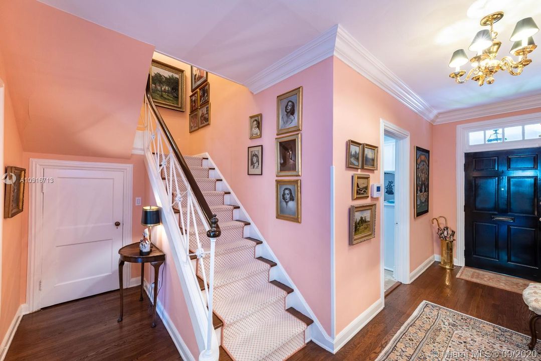 Recently Sold: $2,100,000 (4 beds, 3 baths, 3977 Square Feet)