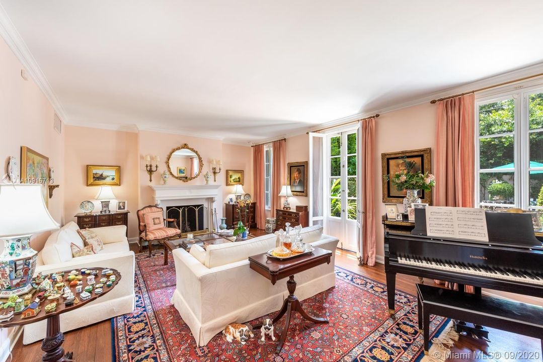 Recently Sold: $2,100,000 (4 beds, 3 baths, 3977 Square Feet)