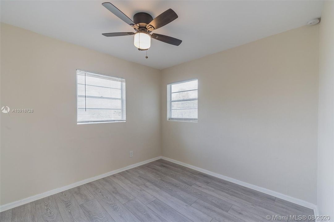 Recently Rented: $1,300 (3 beds, 1 baths, 1032 Square Feet)