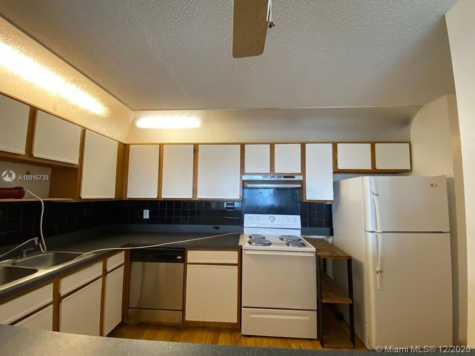 Recently Sold: $79,900 (2 beds, 1 baths, 1075 Square Feet)