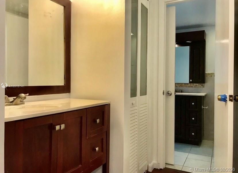 Recently Rented: $1,300 (1 beds, 1 baths, 721 Square Feet)