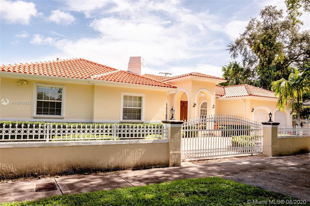 Vendido Recientemente: $1,300,000 (4 camas, 4 baños, 3950 Pies cuadrados)