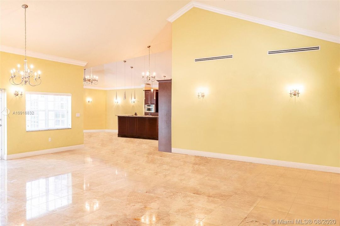 Vendido Recientemente: $1,300,000 (4 camas, 4 baños, 3950 Pies cuadrados)