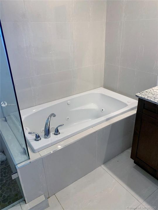 Vendido Recientemente: $499,500 (5 camas, 3 baños, 2136 Pies cuadrados)