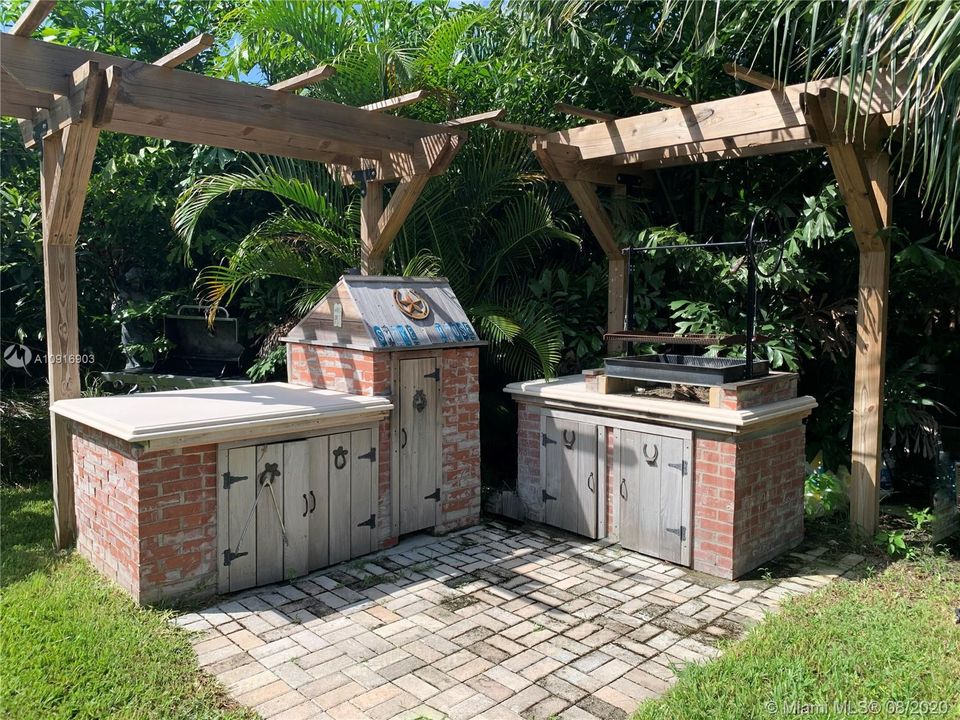 Vendido Recientemente: $499,500 (5 camas, 3 baños, 2136 Pies cuadrados)