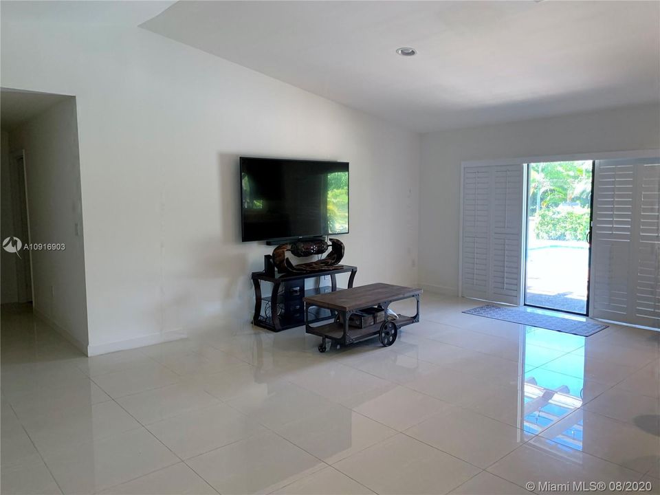 Vendido Recientemente: $499,500 (5 camas, 3 baños, 2136 Pies cuadrados)