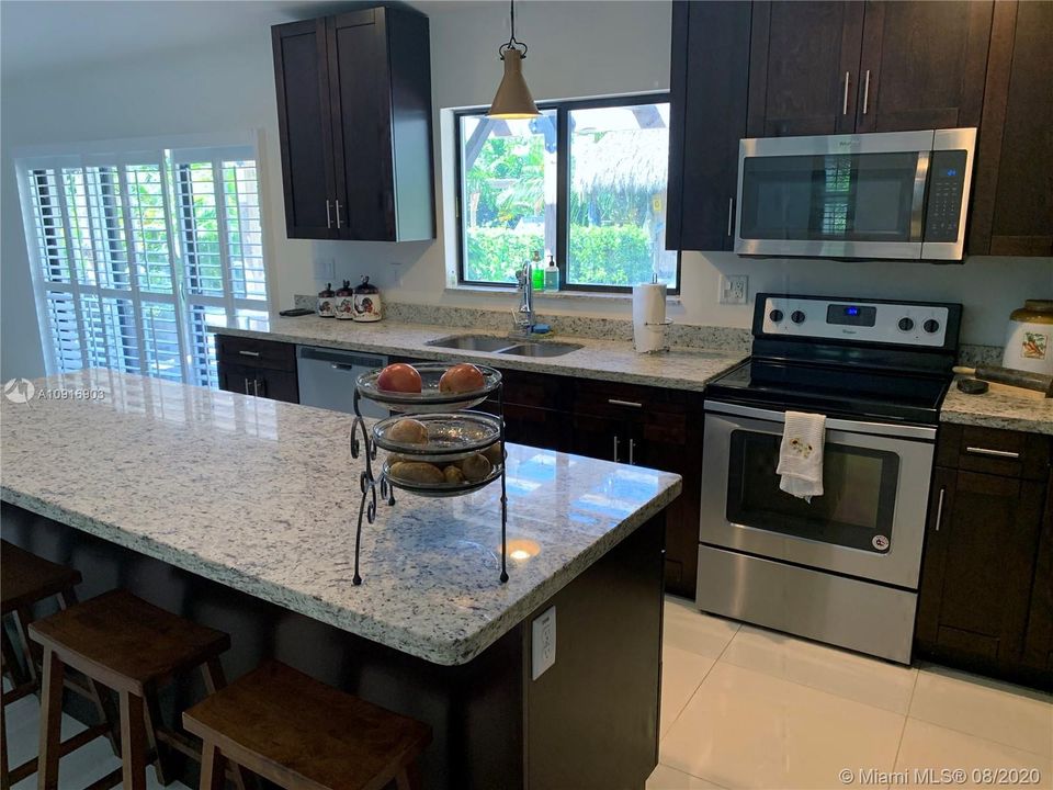 Vendido Recientemente: $499,500 (5 camas, 3 baños, 2136 Pies cuadrados)