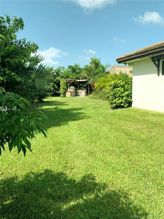 Vendido Recientemente: $499,500 (5 camas, 3 baños, 2136 Pies cuadrados)