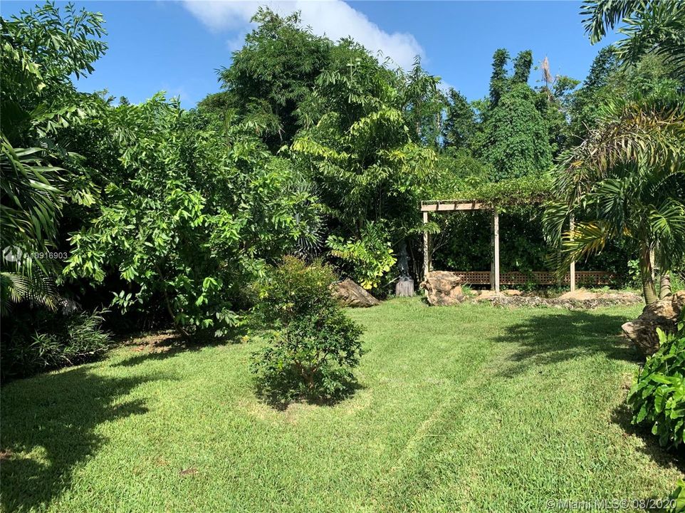 Vendido Recientemente: $499,500 (5 camas, 3 baños, 2136 Pies cuadrados)
