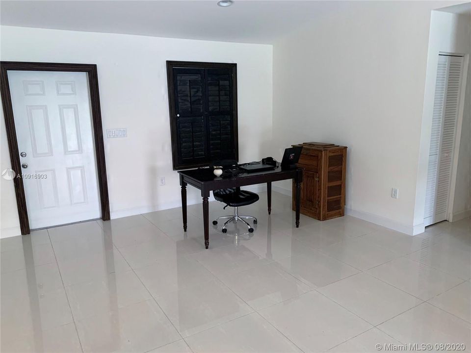 Vendido Recientemente: $499,500 (5 camas, 3 baños, 2136 Pies cuadrados)