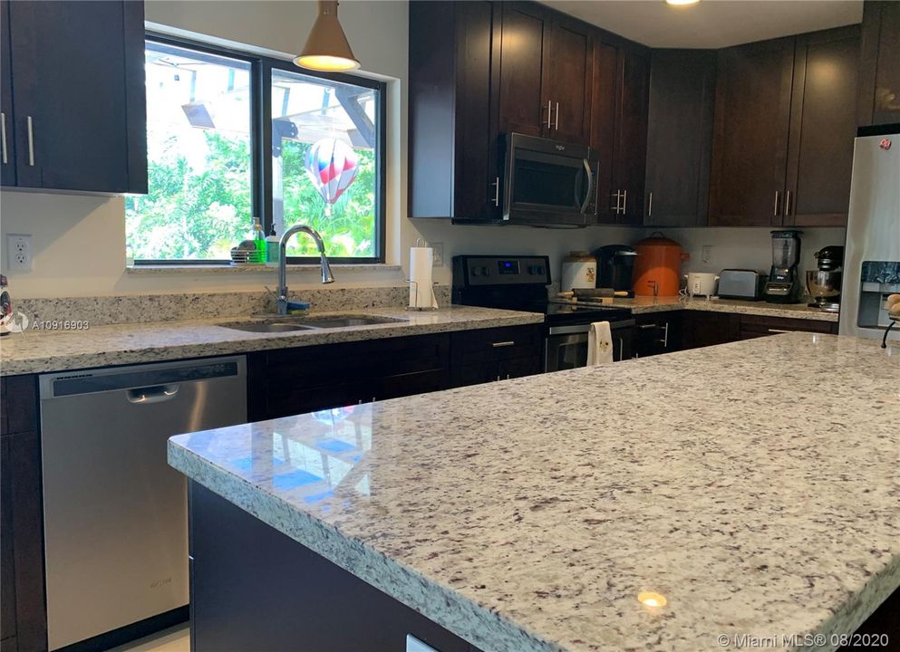 Vendido Recientemente: $499,500 (5 camas, 3 baños, 2136 Pies cuadrados)