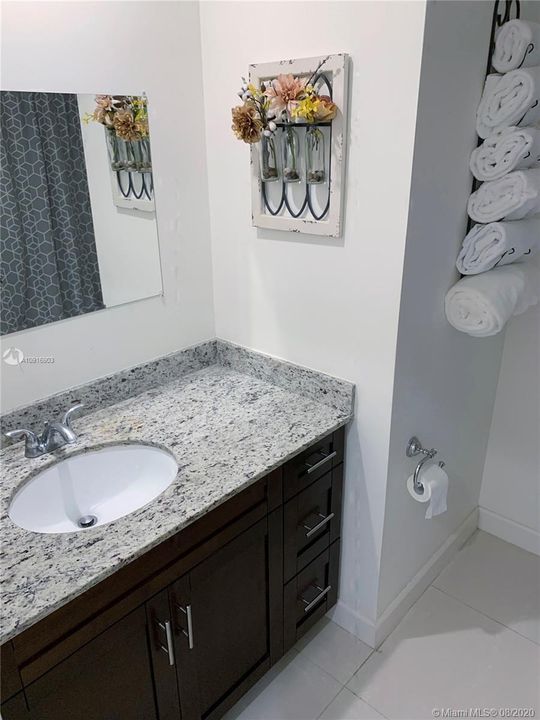 Vendido Recientemente: $499,500 (5 camas, 3 baños, 2136 Pies cuadrados)