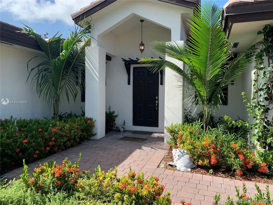 Vendido Recientemente: $499,500 (5 camas, 3 baños, 2136 Pies cuadrados)