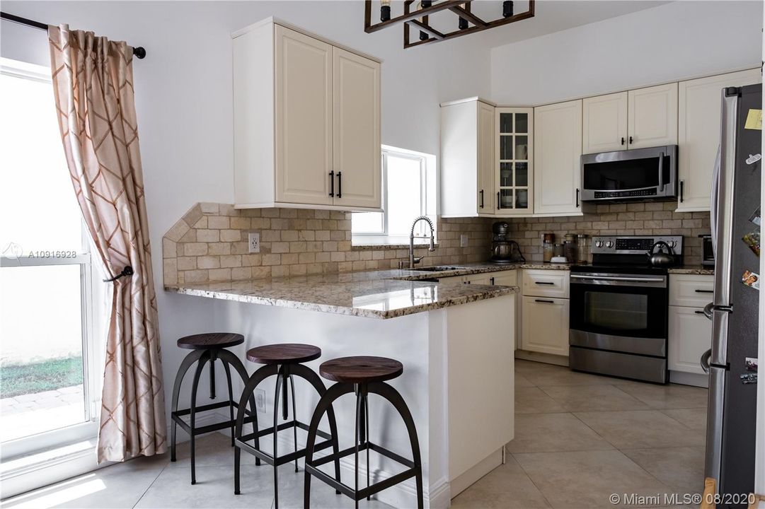 Recently Sold: $450,000 (3 beds, 3 baths, 1750 Square Feet)