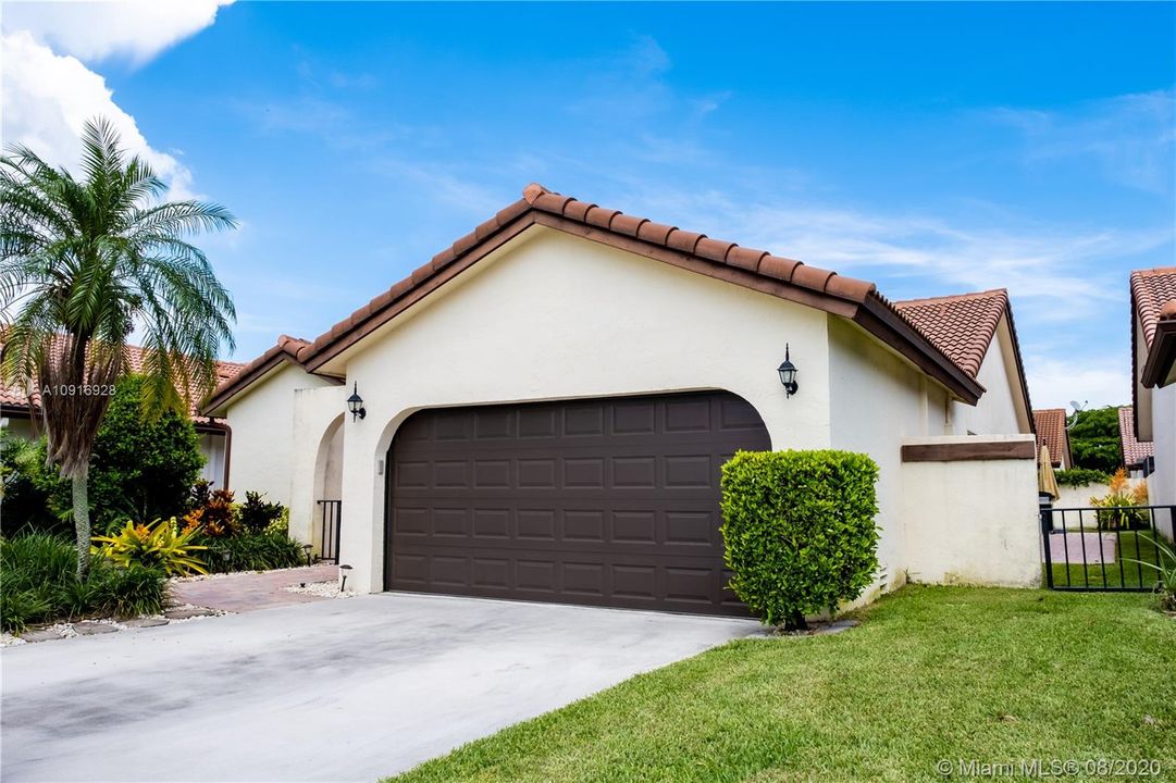 Recently Sold: $450,000 (3 beds, 3 baths, 1750 Square Feet)