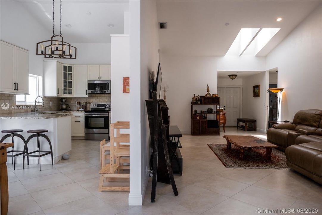 Recently Sold: $450,000 (3 beds, 3 baths, 1750 Square Feet)