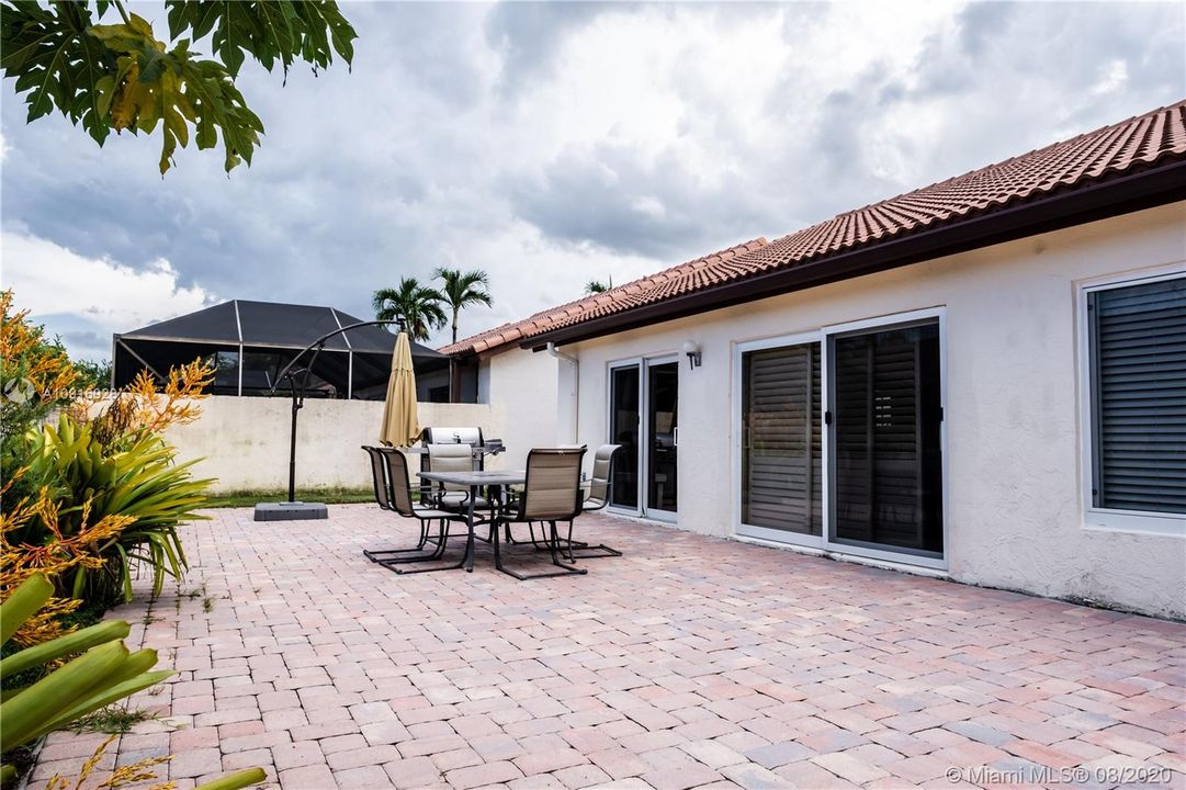 Recently Sold: $450,000 (3 beds, 3 baths, 1750 Square Feet)