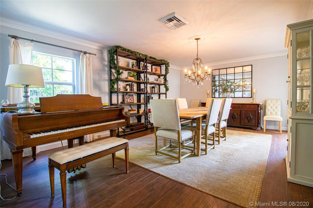 Recently Sold: $850,000 (3 beds, 3 baths, 2350 Square Feet)