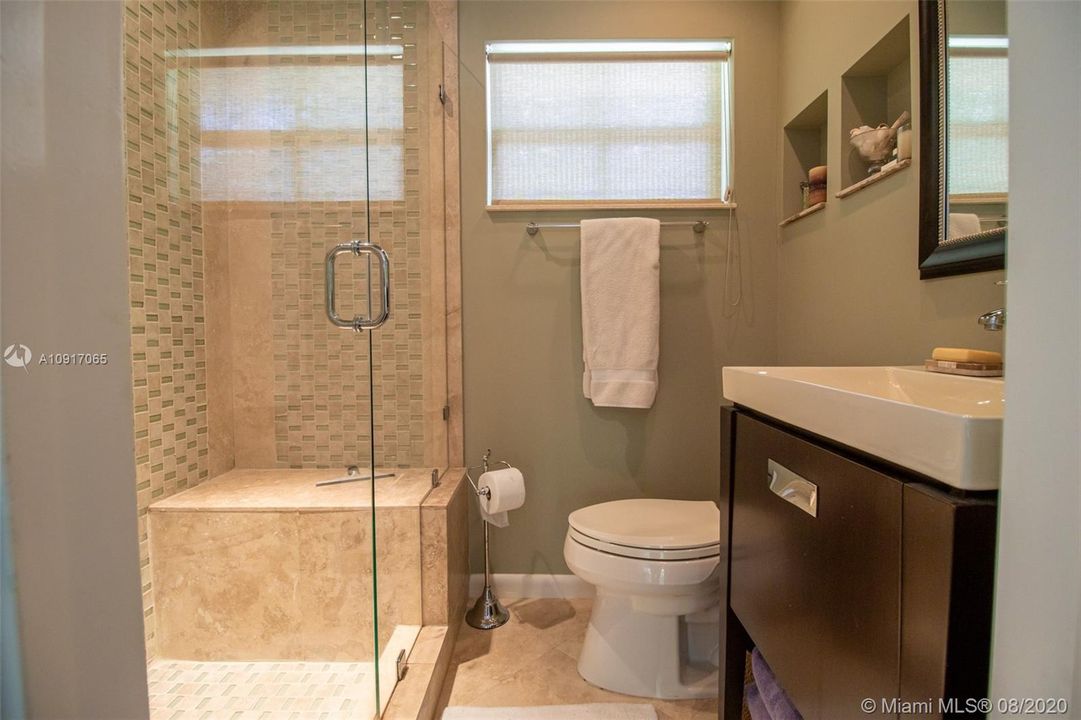 Recently Sold: $850,000 (3 beds, 3 baths, 2350 Square Feet)