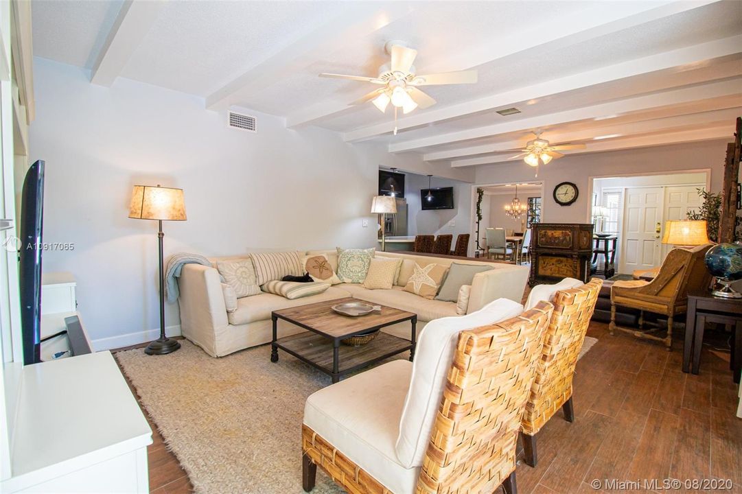 Recently Sold: $850,000 (3 beds, 3 baths, 2350 Square Feet)