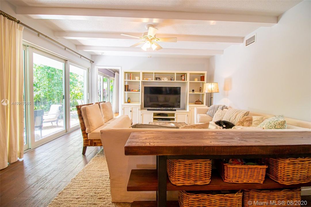 Recently Sold: $850,000 (3 beds, 3 baths, 2350 Square Feet)