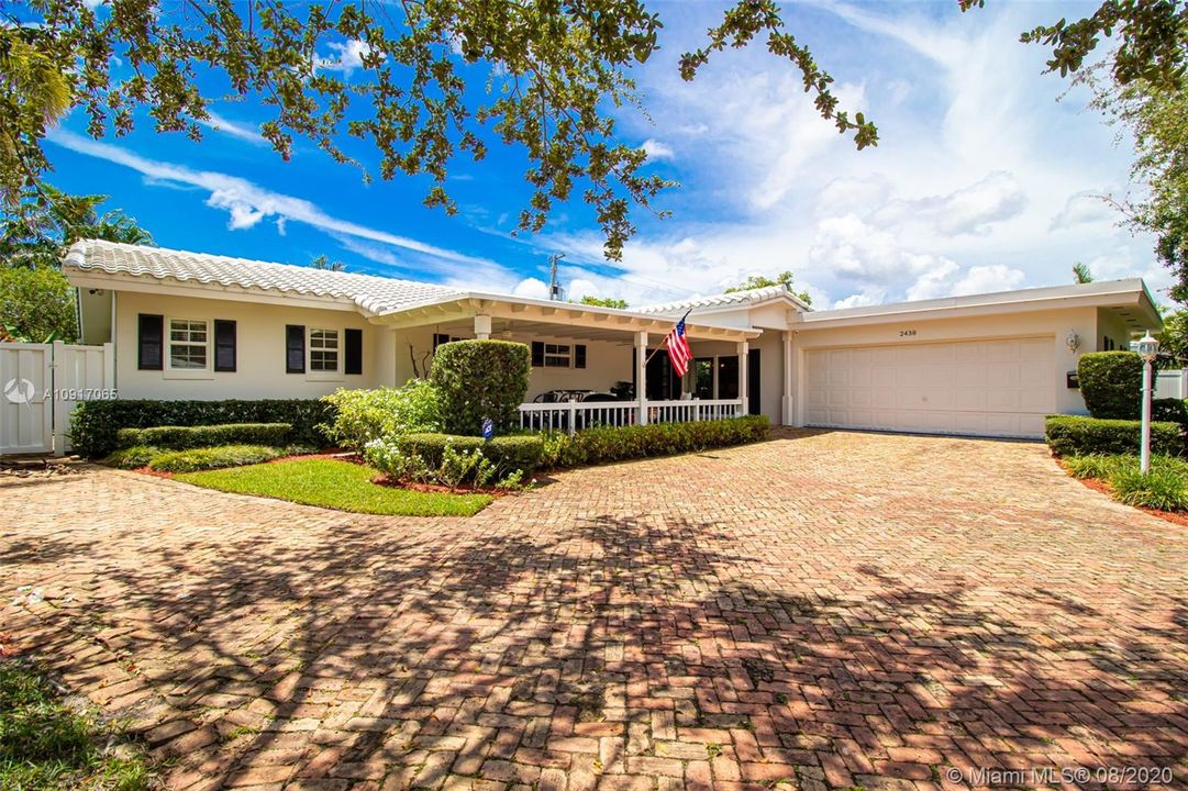 Recently Sold: $850,000 (3 beds, 3 baths, 2350 Square Feet)