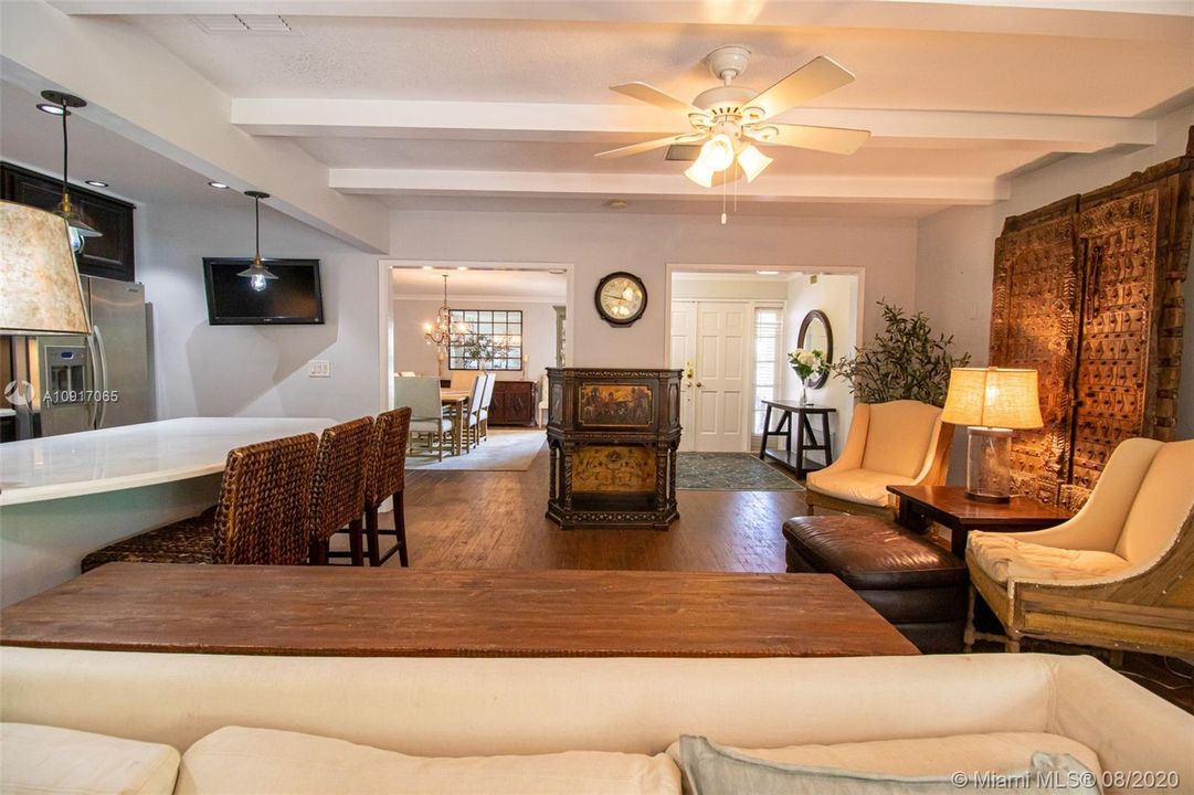 Recently Sold: $850,000 (3 beds, 3 baths, 2350 Square Feet)