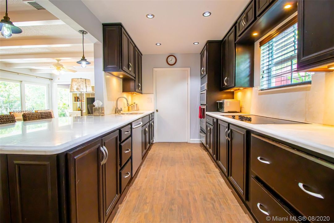 Recently Sold: $850,000 (3 beds, 3 baths, 2350 Square Feet)
