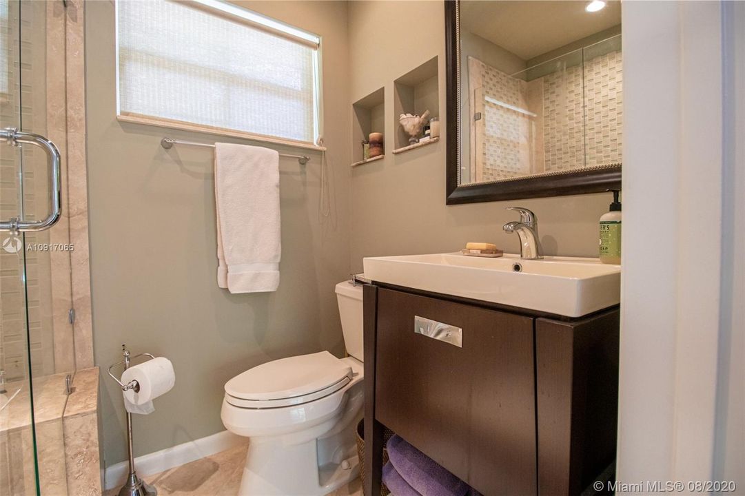 Recently Sold: $850,000 (3 beds, 3 baths, 2350 Square Feet)