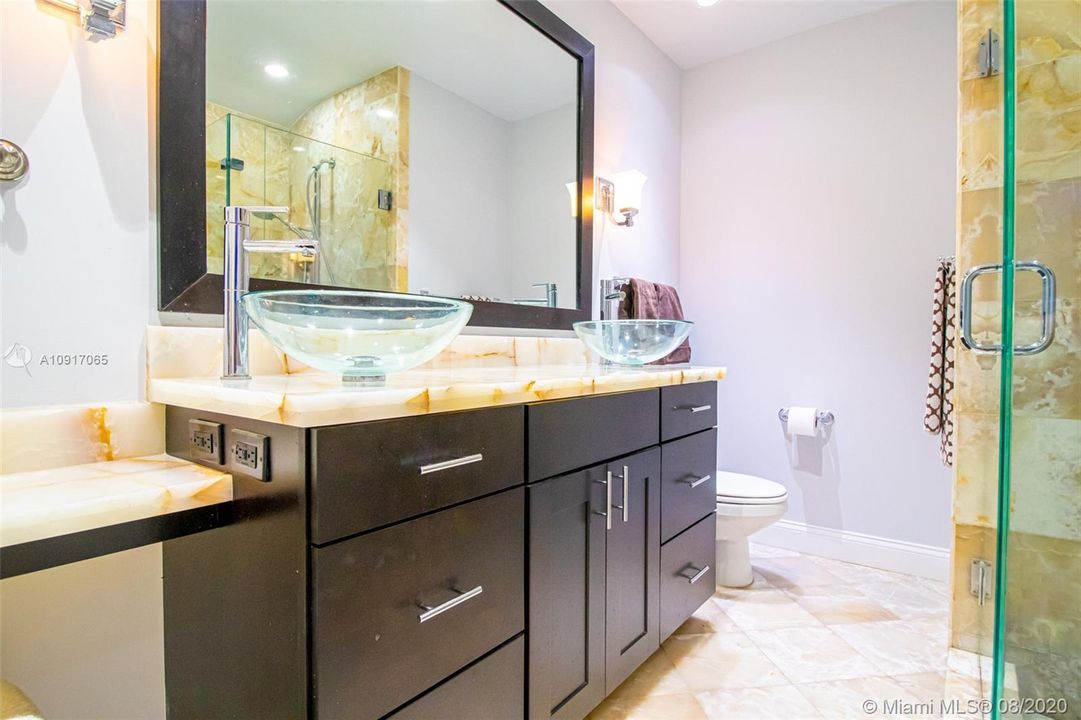 Recently Sold: $850,000 (3 beds, 3 baths, 2350 Square Feet)