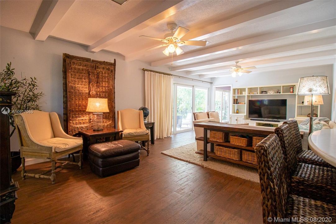 Recently Sold: $850,000 (3 beds, 3 baths, 2350 Square Feet)