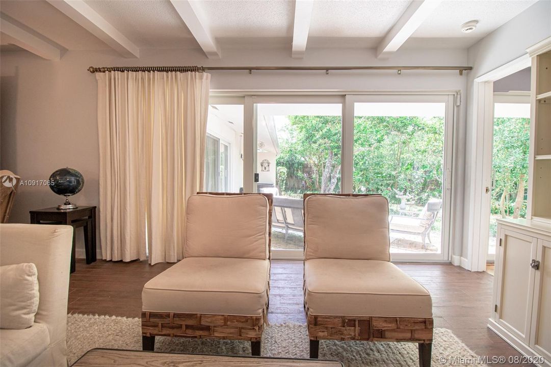 Recently Sold: $850,000 (3 beds, 3 baths, 2350 Square Feet)