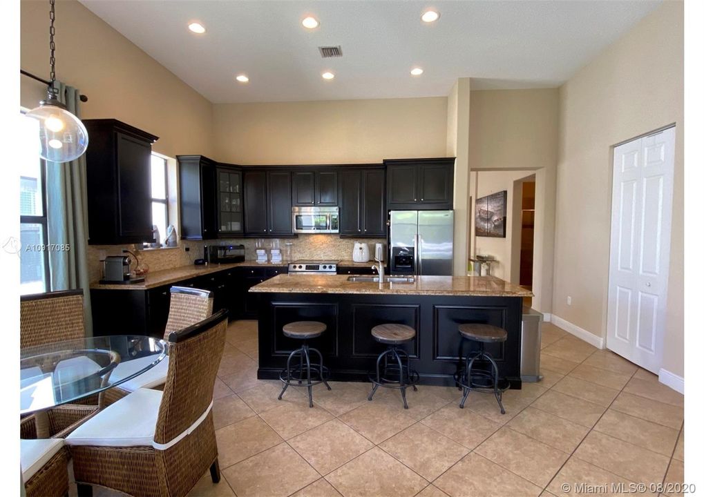 Recently Rented: $4,250 (4 beds, 3 baths, 2852 Square Feet)