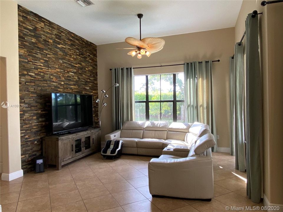 Recently Rented: $4,250 (4 beds, 3 baths, 2852 Square Feet)