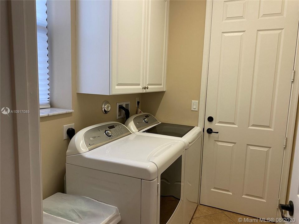 Recently Rented: $4,250 (4 beds, 3 baths, 2852 Square Feet)