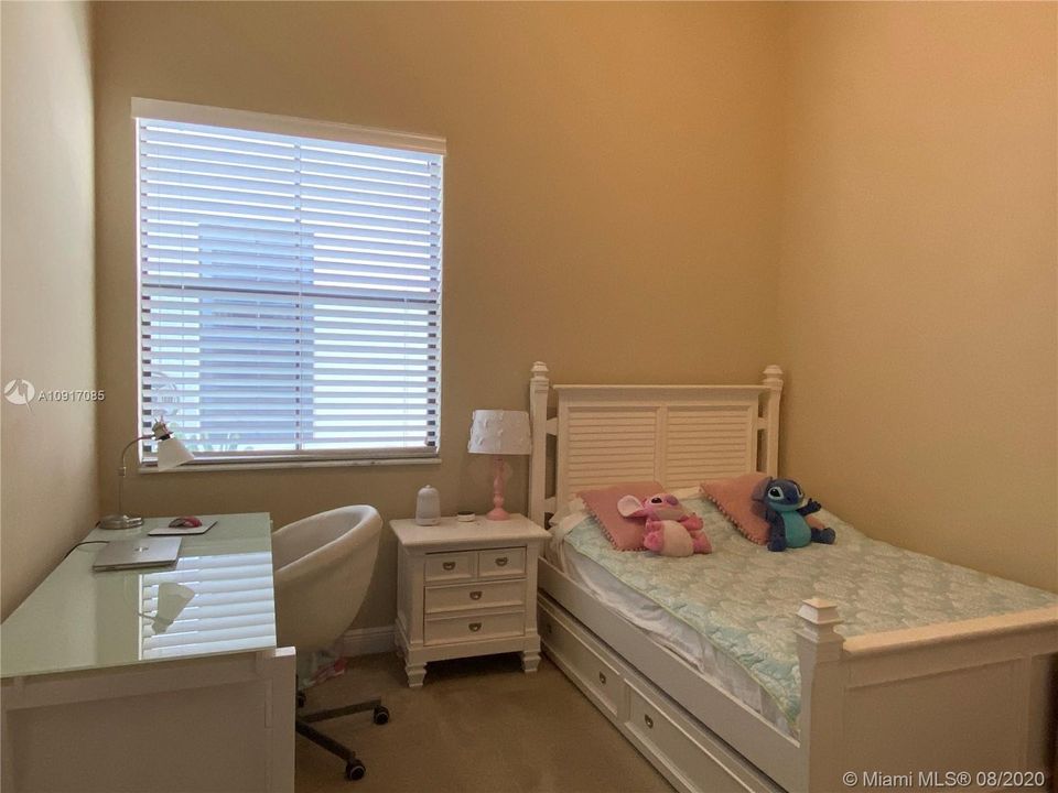 Recently Rented: $4,250 (4 beds, 3 baths, 2852 Square Feet)