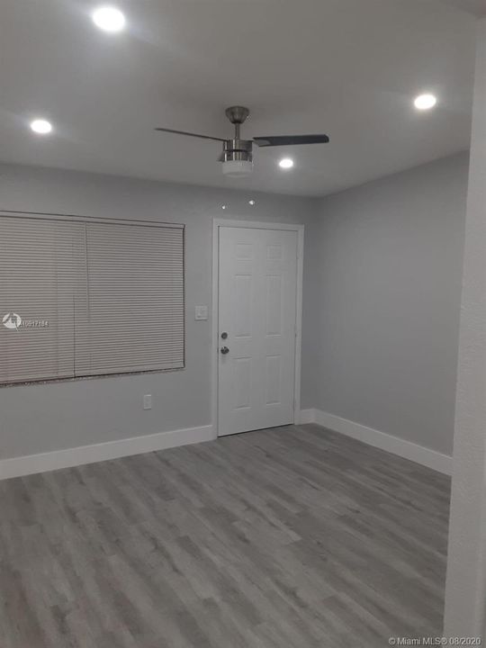Recently Sold: $199,900 (2 beds, 1 baths, 594 Square Feet)
