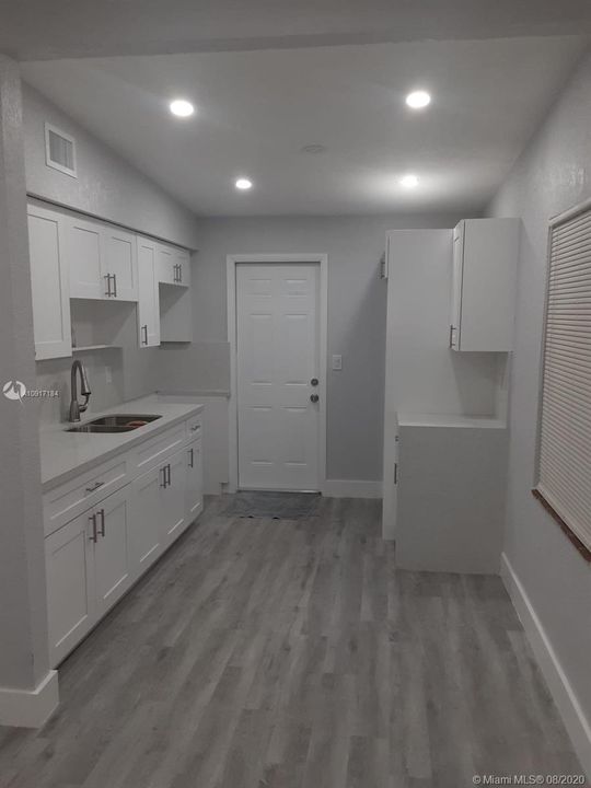 Recently Sold: $199,900 (2 beds, 1 baths, 594 Square Feet)