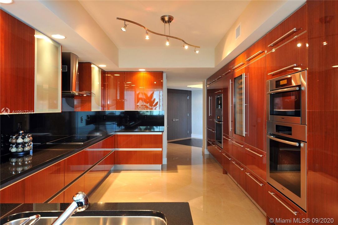 Recently Sold: $1,875,000 (3 beds, 3 baths, 3062 Square Feet)