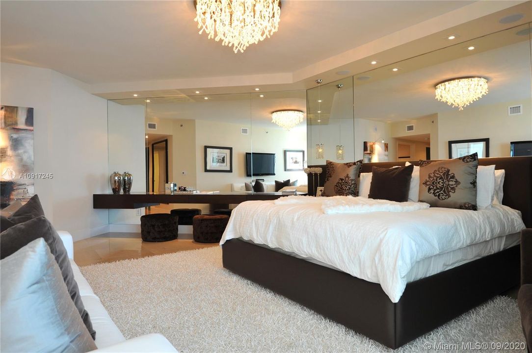 Recently Sold: $1,875,000 (3 beds, 3 baths, 3062 Square Feet)