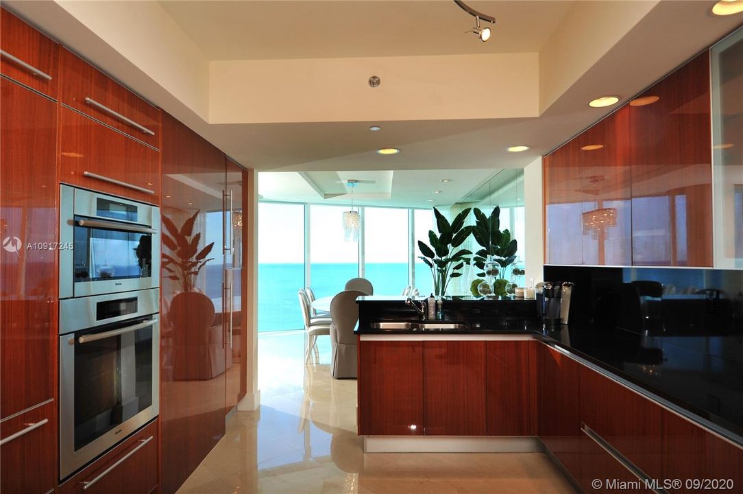 Recently Sold: $1,875,000 (3 beds, 3 baths, 3062 Square Feet)