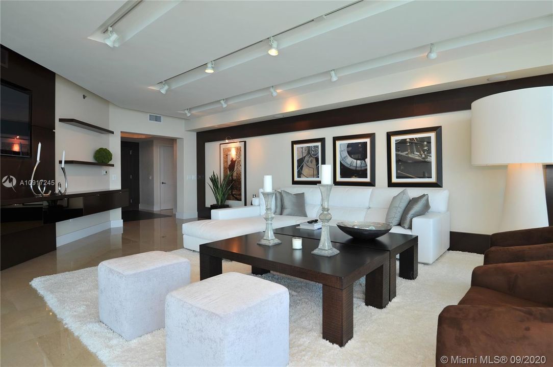 Recently Sold: $1,875,000 (3 beds, 3 baths, 3062 Square Feet)