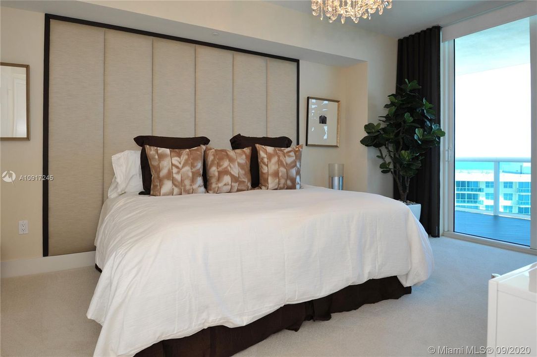 Recently Sold: $1,875,000 (3 beds, 3 baths, 3062 Square Feet)