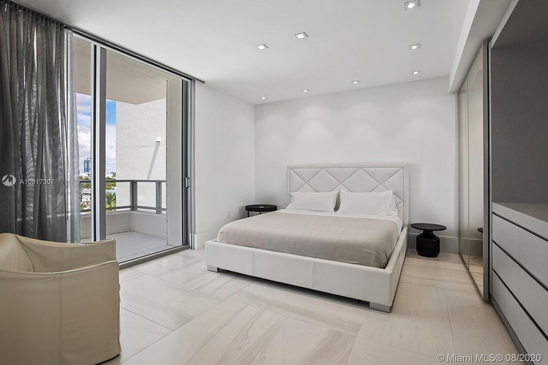 Vendido Recientemente: $10,995,000 (4 camas, 4 baños, 3936 Pies cuadrados)